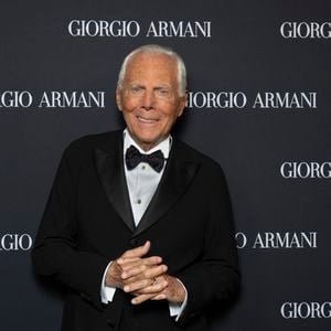 Giorgio Armani est décédé ce jeudi 4 septembre. 

 Les célébrités au défilé de mode prêt-à-porter printemps-été 2025 de Giorgio Armani ‘’In Viaggio – On a Journey’’ à New York, NY, USA, le 17 octobre 2024. © SGP/Bestimage