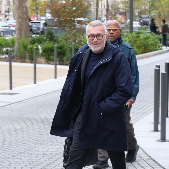 Laurent Ruquier à la sortie des studios de RTL à Neuilly-sur-Seine, le 16 octobre 2025.

Agence / Bestimage