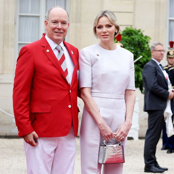 Deux suites existent dans cet Hôtel, le Diamond Suite Prince Rainier III qui contient des sculptures créées par le Prince Rainier III ainsi que des tableaux de sa collection personnelle et photographies originales

Albert II de Monaco, Prince de Monaco et la Princesse Charlène de Monaco - Emmanuel Macron, Président de la République Française, et la Première dame Brigitte Macron, accueillent les chefs d'Etat et de gouvernement présents à Paris pour la cérémonie d'ouverture des Jeux Olympiques de Paris 2024 © Dominique Jacovides - Pierre Perusseau / Bestimage