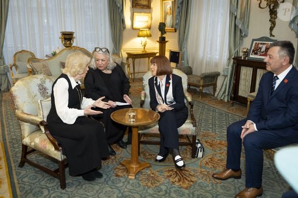 La reine Camilla (à gauche) reçoit Madame Gisèle Pelicot (au centre) et Jean-Loup Agopian (à droite) lors d'une audience à Clarence House à Londres. Date de la photo : lundi 23 février 2026.
Aaron Chown/PA Wire : Aaron Chown/PA Wire