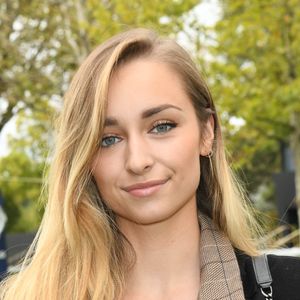 Sur Instagram, elle a dressé le bilan d’une année "mouvementée".

Emma Smet au Qatar Prix de l'Arc de Triomphe sur l'hippodrome de Longchamp à Paris le 6 octobre 2019. © Coadic Guirac.Bestimage