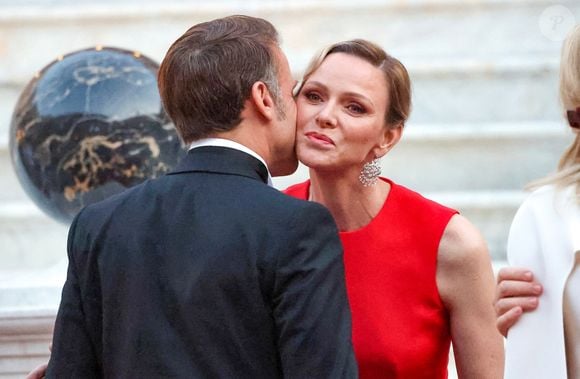 Le président de la République française Emmanuel Macron et la princesse Charlène de Monaco arrivant au dîner d'état en l'honneur de la visite du couple présidentiel français au palais princier de Monaco, le 7 juin 2025. © Claudia Albuquerque/Bestimage
