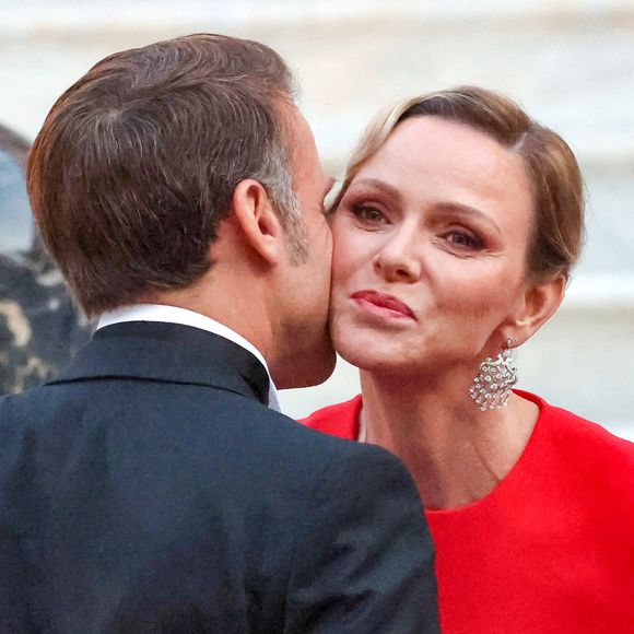 Le président de la République française Emmanuel Macron et la princesse Charlène de Monaco arrivant au dîner d'état en l'honneur de la visite du couple présidentiel français au palais princier de Monaco, le 7 juin 2025. © Claudia Albuquerque/Bestimage