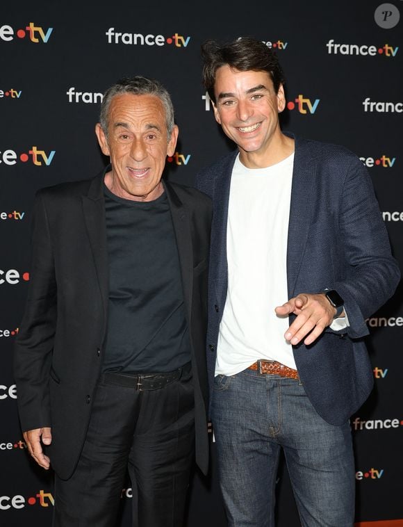 Thierry Ardisson et Julian Bugier au photocall pour la conférence de presse de rentrée de France TV à la Grande Halle de la Villette à Paris, France, le 11 juillet 2023. © Coadic Guirec/Bestimage