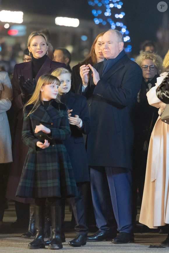 Le prince Albert II de Monaco, La princesse Charlène de Monaco, La princesse Gabriella de Monaco, comtesse de Carladès, Le prince Jacques de Monaco, marquis des Baux - La famille princière de Monaco lors de l'embrasement de la barque dans le cadre des célébrations de la Sainte-Dévote, Sainte Patronne de Monaco le 26 janvier 2024.

© Olivier Huitel / Pool Monaco / Bestimage