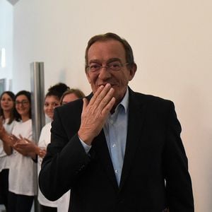Entre les hommes, l'entente n'était toutefois pas toujours au beau fixe. 

Jean-Pierre Pernaut lors du tournage de l'émission "Votre plus beau marché de France" à Montbrison le 14 juin 2019. © Frédéric Chambert / Panoramic / Bestimage