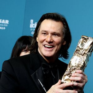 Il est brièvement réapparu sous le feu des projecteurs lors de la 51e cérémonie des César en 2026 pour y recevoir un prix d'honneur.

Jim Carrey (César d'Honneur pour l'ensemble de sa carrière) - Press room de la 51ème cérémonie des César, à l'Olympia. Paris, le 26 février 2026.
© Dominique Jacovides/Bestimage