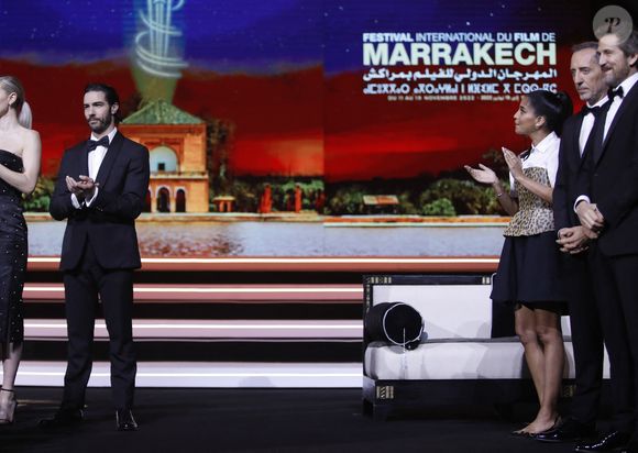 Tahar Rahim, Leila Bekhti, Gad Elmaleh et Guillaume Canet lors de la cérémonie de clôture de la 19ème édition du Festival International du Film de Marrakech (FIFM) au Palais des Congrès à Marrakech, le 19 novembre 2022.
© Denis Guignebourg/Bestimage