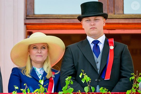 Le prince Sverre Magnus et la princesse Mette-Marit de Norvège lors de la célébration de la Fête Nationale à Oslo le 17 mai 2025.
Crédit : Backgrid USA / Bestimage