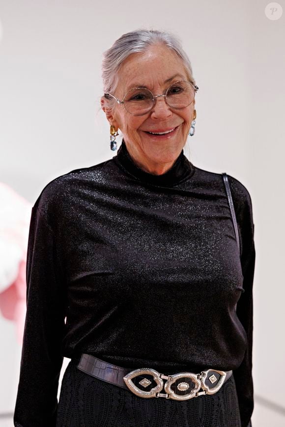 Elle est devancée par Alice Walton qui devient la femme la plus riche sur la planète. Mais qui est-elle ?

Alice Walton pose pour des photos lors de la réception du directeur de KAWS au Crystal Bridges Museum of American Art à Bentonville, Arkansas.