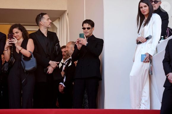 le comédien français n'a pas hésité à dégainer son téléphone pour capturer cet instant précieux.

François Civil - Montée des marches du film " Garance " lors du 79ème Festival International du Film de Cannes, le 17 mai 2026. © Jacovides-Moreau / Bestimage
|J - Montée des marches du film " Garance " lors du 79ème Festival International du Film de Cannes