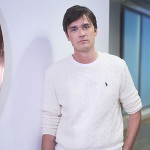 Exclusif - Alain-Fabien Delon en backstage de de l'émission "C à Vous" à Paris, France, le 18 octobre 2024. © Cyril Moreau/Bestimage