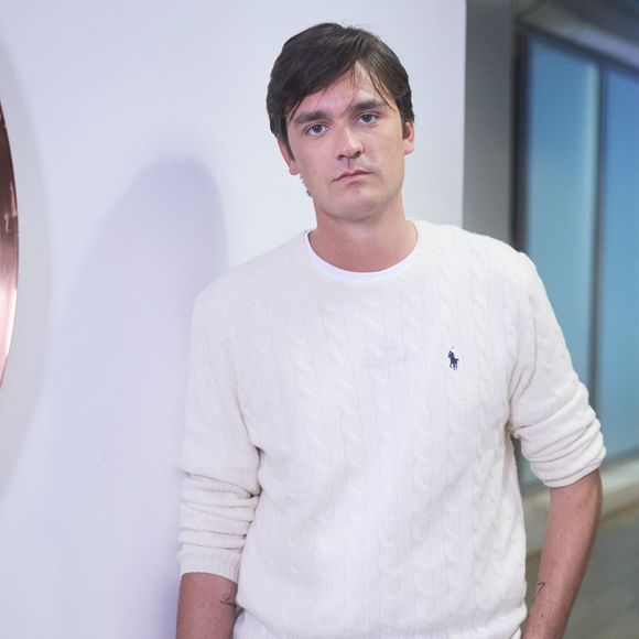 Exclusif - Alain-Fabien Delon en backstage de de l'émission "C à Vous" à Paris, France, le 18 octobre 2024. © Cyril Moreau/Bestimage