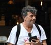 "Peu importe le nombre, tant qu’il y a la force, l’énergie, la passion et le professionnalisme. Quelles que soient les épreuves, je suis là pour travailler à vos côtés. Rendez-vous le 30 juin pour vous dévoiler la phase 2 de Stéphane Plaza Immobilier. Ce n’est que le début", écrit-il, sans en dire plus.
Exclusif - Stéphane Plaza lors de l'hommage à l’acteur Yannik Mazzilli (Scènes de ménages) au théâtre de la Renaissance à Paris, France, le 2 août 2024.