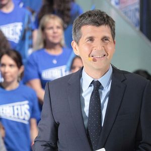 Une tranche que Thomas Sotto présentera seul.

Les porte-drapeaux pour les Jeux Olympiques et Paralympiques de Paris 2024 au Journal télévisé de France 2 en présence de Thomas Sotto à Paris, France, le 12 juillet 2024. © Jonathan Rebboah /Panoramic/Bestimage