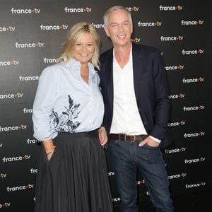 Flavie Flament et Julien Arnaud au photocall de la conférence de presse de rentrée de France Télévisions à Paris, France, le 4 septembre 2024. © Coadic Guirec/Bestimage