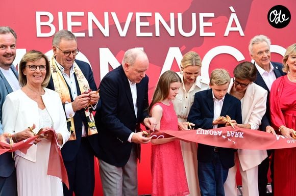 Malgré la présence de leurs parents, Jacques et Gabriella ont presque volé la vedette durant cet événement officiel.

Le prince Jacques de Monaco, marquis des Baux, La princesse Gabriella de Monaco, comtesse de Carladès lors de l’inauguration  d’un quartier dédié à la principauté à Europa-Park à Rust en Allemagne le 29 juin 2026. © Romain Doucelin / Bestimage