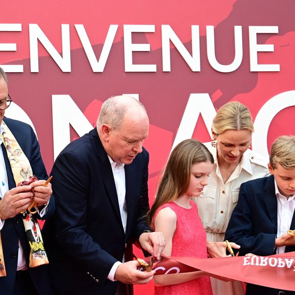 Malgré la présence de leurs parents, Jacques et Gabriella ont presque volé la vedette durant cet événement officiel.

Le prince Jacques de Monaco, marquis des Baux, La princesse Gabriella de Monaco, comtesse de Carladès lors de l’inauguration  d’un quartier dédié à la principauté à Europa-Park à Rust en Allemagne le 29 juin 2026. © Romain Doucelin / Bestimage