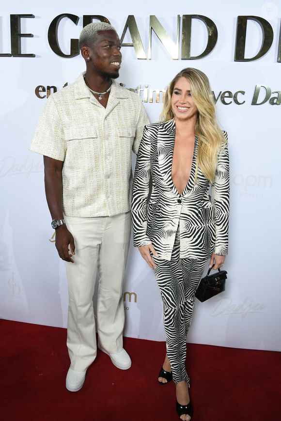 Paul Pogba et Maria Zulay Salaues  au photocall du Grand Dîner en toute intimité avec Dadju sur la plage de l'hôtel Carlton en marge du 78ème Festival International du Film de Cannes, France, le 17 mai 2025. © Lionel Urman/Bestimage