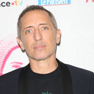 Gad Elmaleh - Générale du spectacle musical "Bernadette de Lourdes" au Dôme de Paris à Paris le 21 septembre 2023.
Après le succès phénoménal des spectacles musicaux Robin des Bois et Les 3 Mousquetaires,  R.Ciurleo et E. de Galard vont une fois de plus nous surprendre avec cette fois-ci un pari audacieux : raconter sur scène l’histoire de Bernadette Soubirous et des apparitions mariales auxquelles elle assista à Lourdes en 1858. 
Roberto et Eléonore ont pour cela collabore avec Grégoire pour la musique, S. Denoncourt pour la mise en scène, les paroliers L. Florence et P. Guirao pour les paroles des chansons.
Le spectacle musical « Bernadette de Lourdes » retrace ces apparitions et plus généralement la vie de la jeune Bernadette Soubirous dont l’avenir fut bouleversé à l’époque par ces révélations. 
La première du spectacle a eu lieu le 1er juillet 2019. Se sont retrouvé sur scène des artistes talentueux tels que Eyma (Bernadette Soubirous), S. Caillibot (Louise Soubirous), D.Ban (François Soubirous), C. Héraut (Abbé Peyramale) et G. Deck (Commissaire Jacomet). Ils ont trouvé la force et le courage d’interpréter sur scène des rôles forts et ce dans le respect de l’histoire de Bernadette Soubirous. © Coadic Guirec/Bestimage