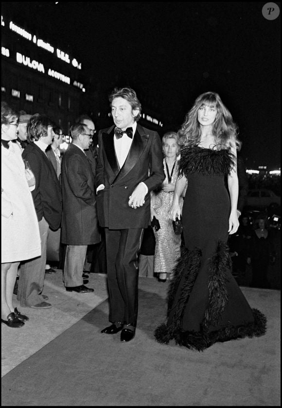 Archives - Serge Gainsbourg et Jane Birkin arrivent à l'opéra pour la première du film "Le Parrain" à Paris en 1972. (BERTRAND RINDOFF PETROFF / BESTIMAGE).