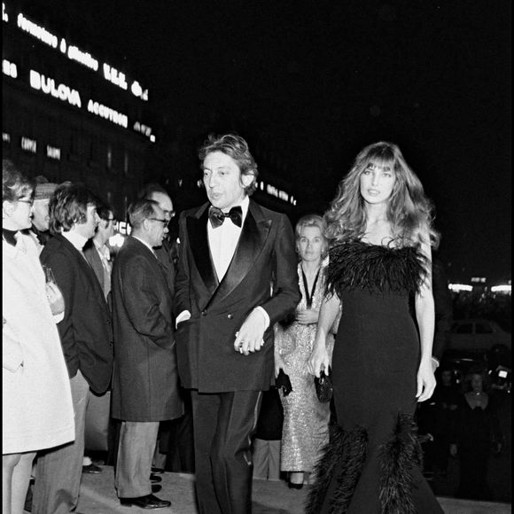 Archives - Serge Gainsbourg et Jane Birkin arrivent à l'opéra pour la première du film "Le Parrain" à Paris en 1972. (BERTRAND RINDOFF PETROFF / BESTIMAGE).