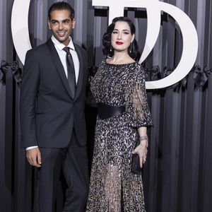 Pour ceux qui souhaitent bénéficier de son expertise lors d'un cours privé, les tarifs sont les suivants : comptez 630 € pour la première heure et 340 € pour la deuxième.
Dita Von Teese, Christophe Licata - Gala d'ouverture de la saison de la danse 2021/2022 au Palais Garnier à Paris le 24 septembre 2021
© Olivier Borde / Bestimage