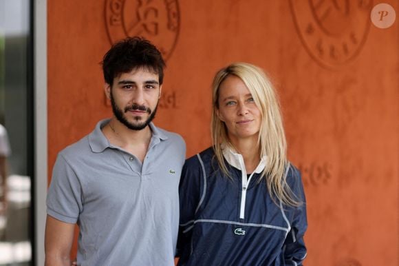 Mais il semblerait que 
Ben Attal et sa compagne Jordane Crantelle au village lors des Internationaux de France de Tennis de Roland Garros 2023. Paris, le 7 juin 2023. 
© Jacovides / Moreau / Bestimage