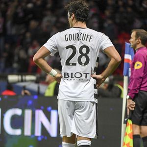Yoann Gourcuff - Karine Ferri encourage son compagnon Yoann Gourcuff lors du match Psg-Rennes au Parc des Princes à Paris le 6 novembre 2016. © Pierre Perusseau/Bestimage