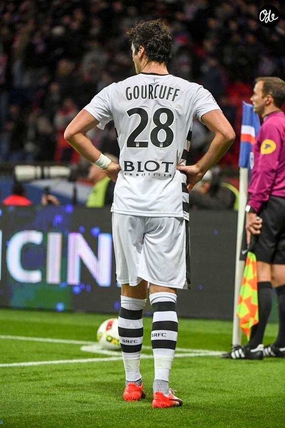 Yoann Gourcuff - Karine Ferri encourage son compagnon Yoann Gourcuff lors du match Psg-Rennes au Parc des Princes à Paris le 6 novembre 2016. © Pierre Perusseau/Bestimage