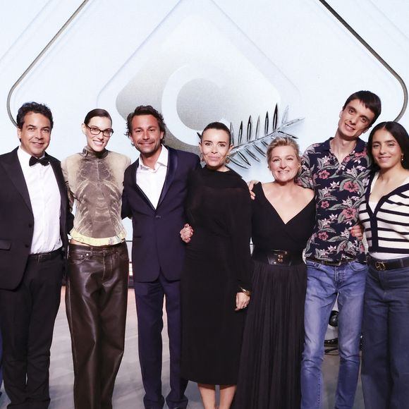 Exclusif - Anouchka Delon, Pierre Lescure, Patrick Cohen, Charlotte Cardin, Bertrand Chameroy, Elodie Bouchez, Anne-Elisabeth Lemoine, Gaspard, Hafsia Herzi, guest, sur le plateau de C à vous  au Festival de Cannes - Cannes 15/05/2025 - © Jack Tribeca / Bestimage - Plateau de l'émission "C à vous" lors du 78ème Festival International du Film de Cannes le 15 mai 2025. © Jack Tribeca / Bestimage