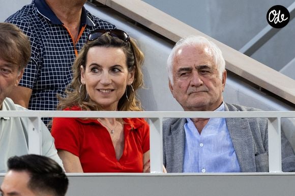Guy Savoy et sa compagne Laetitia Barlerin lors des Internationaux de France de tennis de Roland-Garros 2026, à Paris, en France, le 1er juin 2026. © Jacovides-Moreau/Bestimage