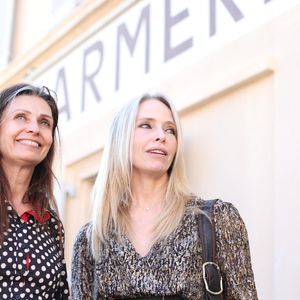 Les deux comédiennes se sont rencontrées sur le tournage de Sous le soleil.
Les actrices de la série "Sous le soleil", Tonya Kinzinger et Adeline Blondieau lors de l'inauguration de l'exposition "Sous le soleil" au musée de la gendarmerie à Saint-Tropez, Côte d'Azur, France, le 1er avril 2023. © Philipe Arnassan/Nice Matin/Bestimage