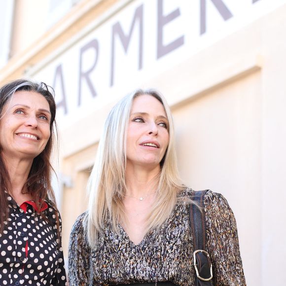 Les deux comédiennes se sont rencontrées sur le tournage de Sous le soleil.

Les actrices de la série "Sous le soleil", Tonya Kinzinger et Adeline Blondieau lors de l'inauguration de l'exposition "Sous le soleil" au musée de la gendarmerie à Saint-Tropez, Côte d'Azur, France, le 1er avril 2023. © Philipe Arnassan/Nice Matin/Bestimage