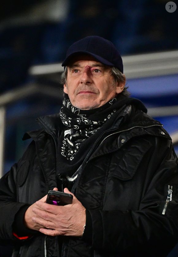 Jean-Luc Reichmann - Célébrités dans les tribunes du match de Ligue 1 McDonald's entre le PSG (Paris Saint-Germain) et le Paris FC (2-1) au Parc des Princes à Paris le 4 janvier 2026. © Christian Liewig/Bestimage