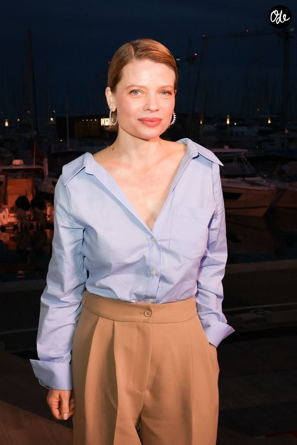 Exclusif - Mélanie Thierry pose en backstage de l'émission "C à vous" lors du 79ème Festival International du Film de Cannes le 14 mai 2026. © Jack Tribeca/Bestimage