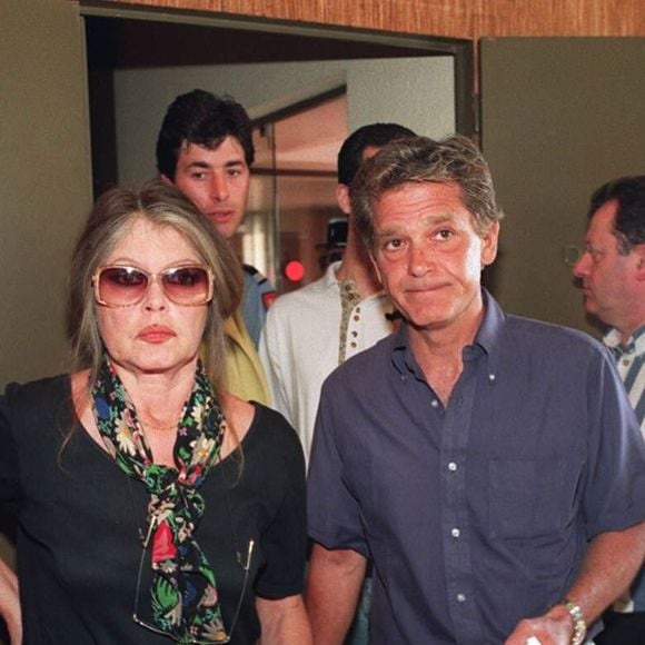 Archives - Brigitte Bardot et son mari Bernard d'Ormale dans le Médoc  PATRICK BERNARD / BESTIMAGE