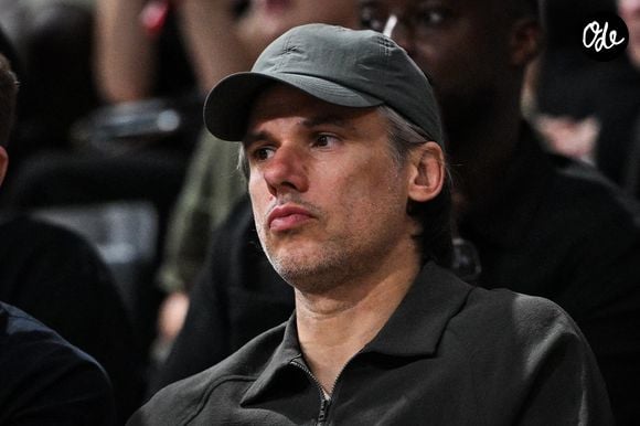 Le rappeur français Orelsan assiste au match de quart de finale de la LNB Elite de basket-ball opposant le Paris Basketball au SIG Strasbourg à l'Adidas Arena de Paris, le 26 mai 2026. Photo de Firas Abdullah/Icon Sport/ABACAPRESS.COM