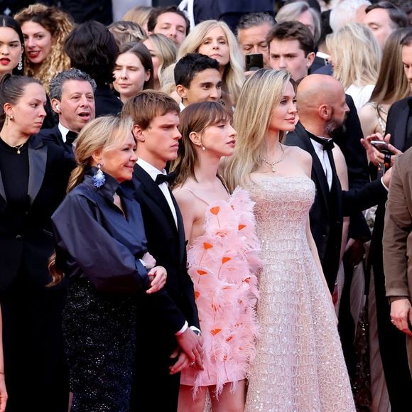 Caroline Scheufele, Finn Bennett, Marie Colomb, Angelina Jolie - Montée des marches du film " Eddington " lors du 78ème Festival International du Film de Cannes, au Palais des Festivals à Cannes. Le 16 mai 2025
© Jacovides-Moreau / Bestimage