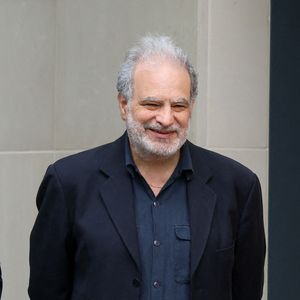 Exclusif - Raphael Mezrahi - Obsèques du producteur François Bennaceur (Ben Naceur) au cimetière ancien de Neuilly-sur-Seine, France, le 13 mai 2024.