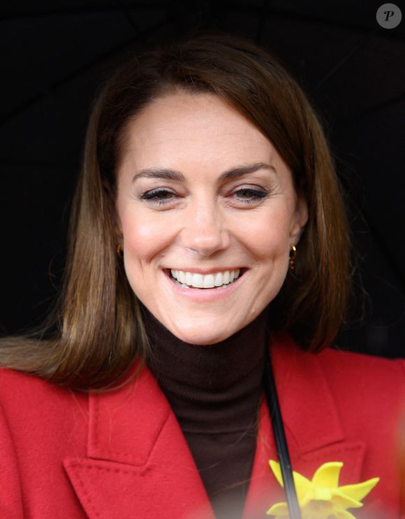 Catherine (Kate) Middleton, princesse de Galles, éclate de rire à la sortie du marché de Pontypridd, accompagnée du prince William, prince de Galles, le 26 février 2025. 
GOFF INF / BESTIMAGE