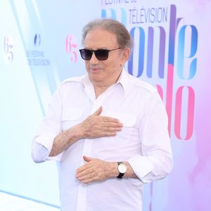 Concernant "Famille, je vous aime", il accueille sa suppression avec philosophie. 

Michel Drucker - Photocall pour sa Nymphe d'honneur au Grimaldi Forum lors de la 65eme édition du Festival TV De Monte Carlo le 13 Juin 2026
 © Denis Guignebourg /Bestimage