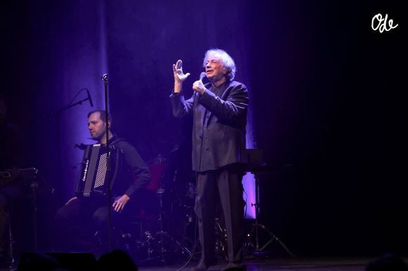 Exclusif - Hervé Vilard retrouve son public le temps d'un concert à la salle Pleyel à Paris avant de partir en tournée pour une cinquantaine de dates. Paris le 25 octobre 2026. © Jack Tribeca / Bestimage