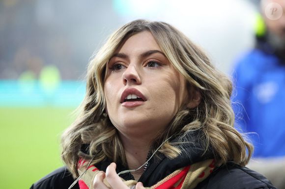Marine (Star Academy 2024) chante "Les Corons" en hommage à Pierre Bachelet, pour le 20ème anniversaire de sa mort, lors du match de Ligue 1 McDonald's "Lens - Strasbourg (0-2)" au stade Bollaert-Delelis, le 16 février 2025.
