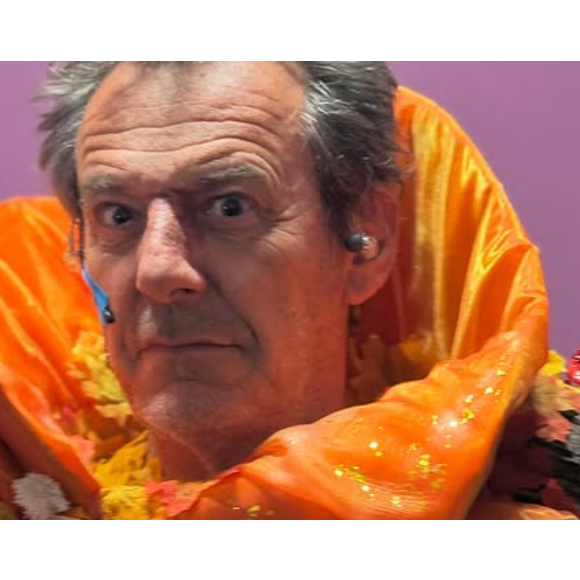 "Ce soir dans Mask Singer, l’idée que TF1 m’a proposée n'est pas de vous piéger, mais bel et bien de piéger Kev Adams Michaël Youn, Chantal Ladesou, Laurent Ruquier et Camille Combal. Et j’ai relevé le défi…", a-t-il expliqué sur Instagram.

Jean-Luc Reichmann dans "Mask Singer".