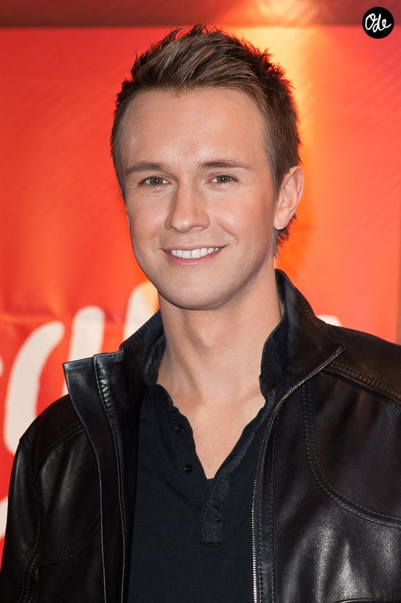 Cyril Feraud lors d'un showcase et d'une conférence de presse organisés à l'occasion du lancement de l'émission télévisée « Eurovision 2012 », qui s'est tenue au Virgin Megastore à Paris, en France, le 26 avril 2012. Photo de Nicolas Genin/ABACAPRESS.COM