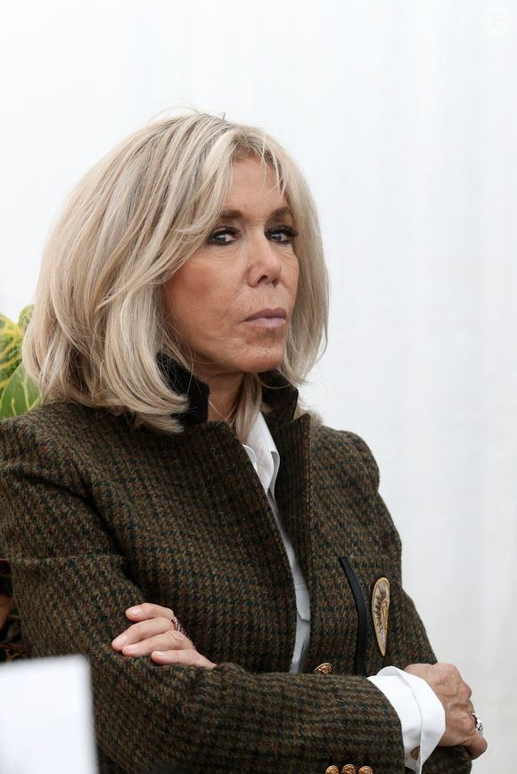 Info - Décès de Anne-Marie Trogneux, soeur de Brigitte Macron à l’âge de 93 ans - Info - Agression de Jean-Baptiste Trogneux à Amiens : deux hommes condamnés à un an et 15 mois de prison ferme - Brigitte Macron - Le président français Emmanuel Macron, accompagné de la première dame Brigitte Macron, visitent le petit théâtre à l'italienne de Guéret, avec les élus et acteurs locaux de la culture, le 16 septembre 2022. A cette occasion, le couple présidentiel a assisté à un extrait de MacBeth, aux côtés de la ministre de la Culture R.Abdul-Malak. S.Bern a souligné la "richesse patrimoniale" de ce théâtre. 
© Stéphane Lemouton/Bestimage