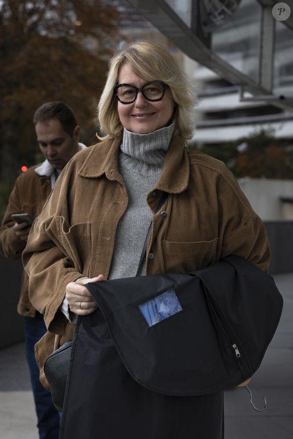 Ces derniers jours, la maman d'Alessandro enchaîne les tournages et justement, dans une autre story publiée dans la foulée, elle a partagé sa nouvelle collaboration autour d'un "Atelier Cake Design". 

Exclusif - Luana Belmondo - Arrivées des personnalités à l'enregistrement de l'émission "Vivement dimanche", diffusée le 23 novembre 2025.

© Vincenzo Arnone / Bestimage