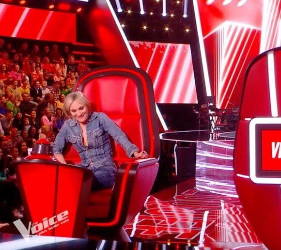 Patricia Kaas et Lisa Steinway sur le plateau de "The Voice" lors des auditions à l'aveugle ce samedi 8 février 2025. (Capture d'écran - The Voice - TF1).