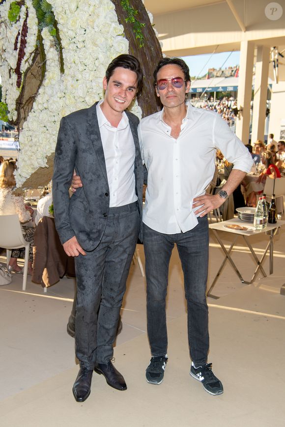 Exclusif - Anthony Delon et son frère Alain-Fabien Delon au Champ de Mars à Paris, France, le 5 juillet 2019. 

Photo : Luc Castel / Bestimage